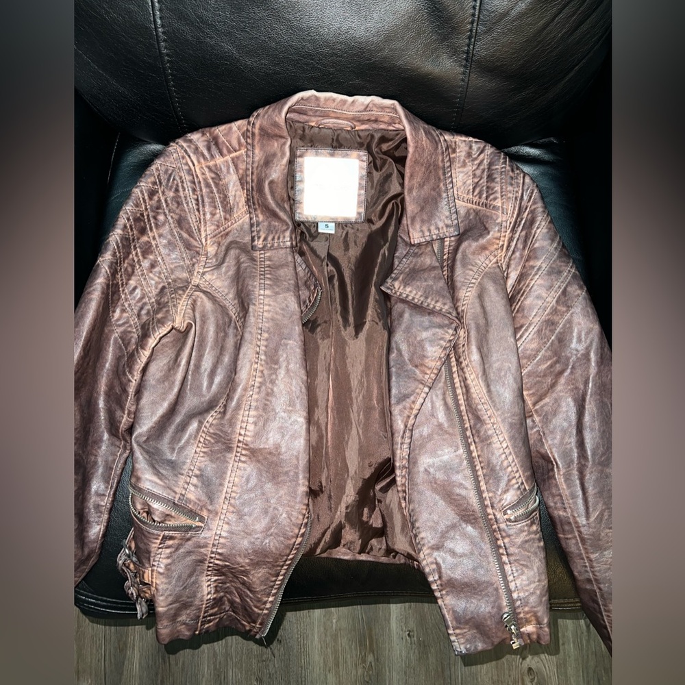 Maurice’s leather jacket size Small
